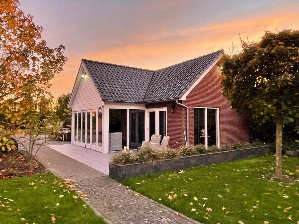 Gastenverblijf Bij De Buuren Dirksland Exterior photo